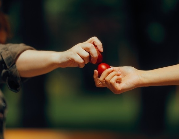 Как красить яйца на Пасху в вине?