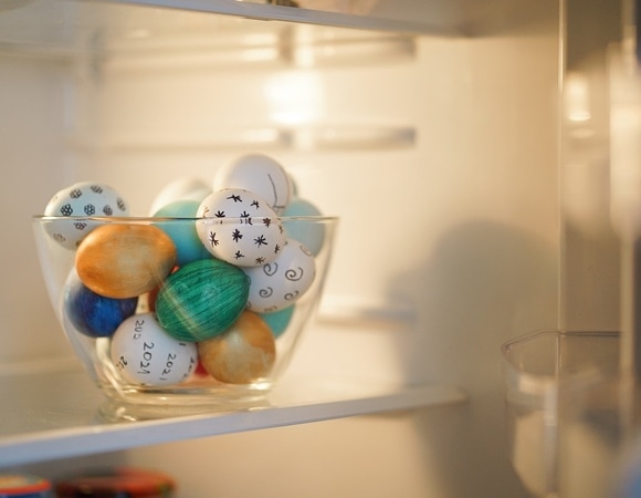 Сколько хранятся вареные яйца в холодильнике — вот как сберечь их после Пасхи Сколько хранятся вареные яйца в холодильнике — вот как сберечь их после Пасхи
