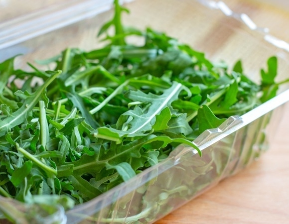 Написано, что уже чистая, а на деле? Стало известно, нужно ли мыть зелень из упаковки Написано, что уже чистая, а на деле? Стало известно, нужно ли мыть зелень из упаковки