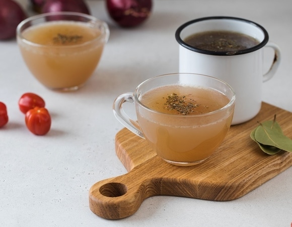 Не панацея, но преимущества имеются: зачем пить костный бульон?