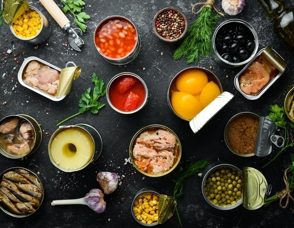 Под рукой круглый год: стало известно, почему консервы порой полезнее обычных продуктов