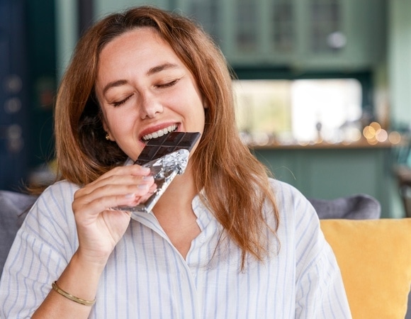 Почему темный шоколад полезен, а молочный — нет? Наука во всем разобралась Почему темный шоколад полезен, а молочный — нет? Наука во всем разобралась