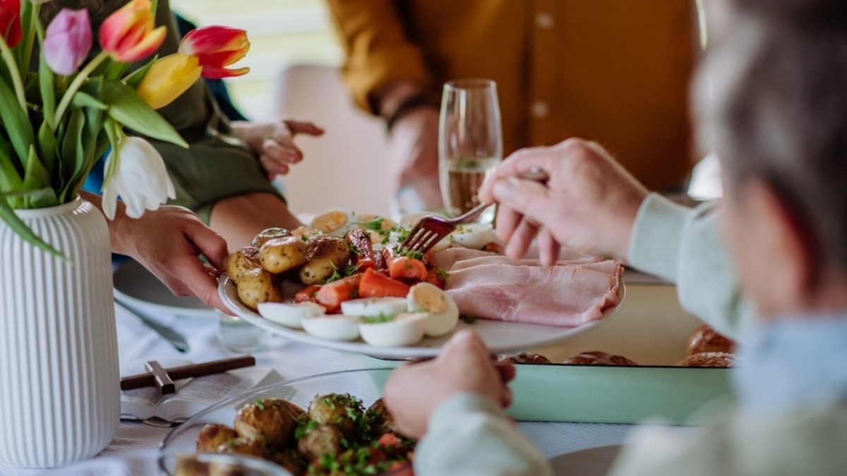 Красная горка: чем отличается от Пасхи, как праздновать и что должно быть на столе? Красная горка: чем отличается от Пасхи, как праздновать и что должно быть на столе?