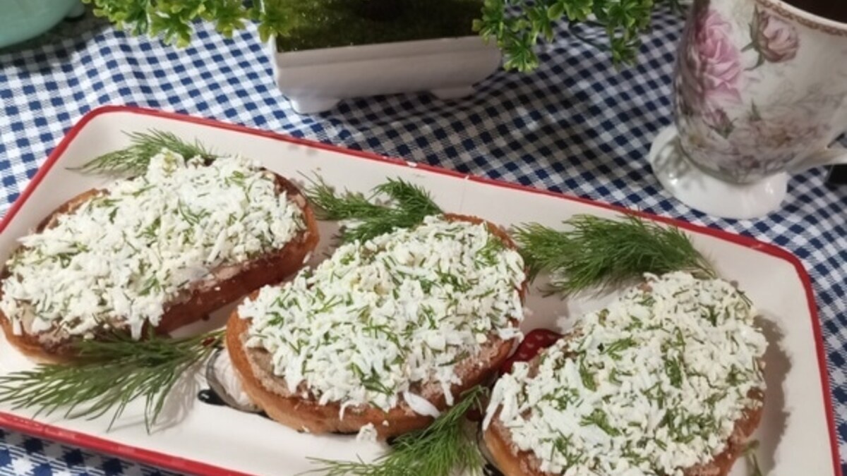 Бутерброды с паштетом и яйцом: готовим без духовки и плиты