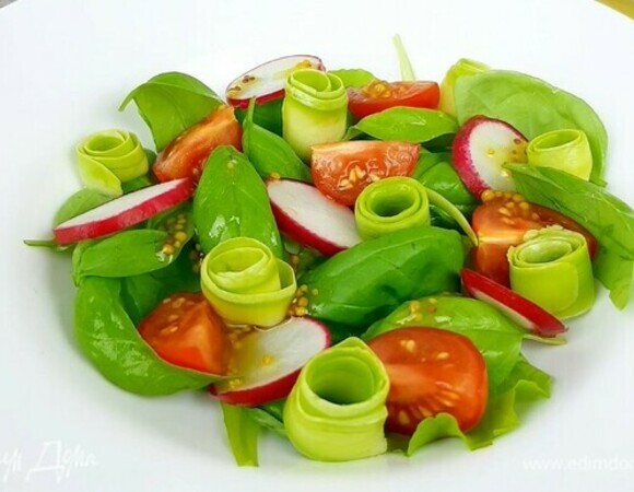 Сочный микс из свежих ингредиентов: салат, который отлично вписывается в план по похудению Сочный микс из свежих ингредиентов: салат, который отлично вписывается в план по похудению