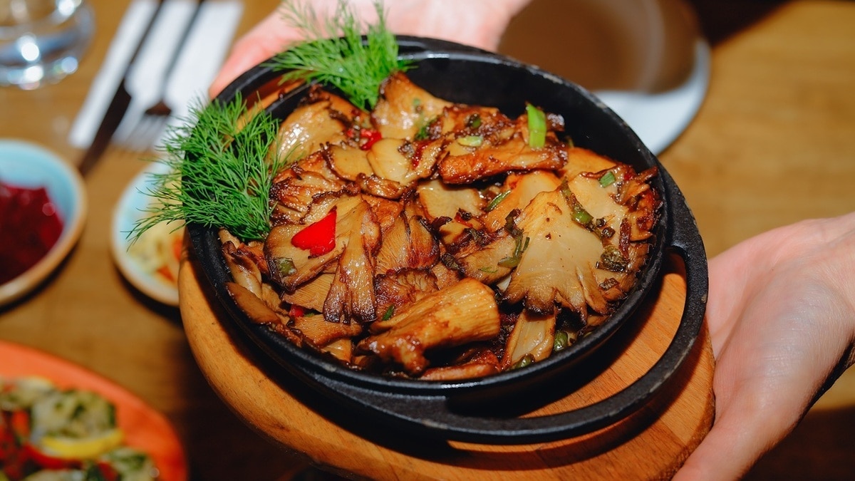 Жареные вешенки — как приготовить блюдо на сковороде всего за 20 минут