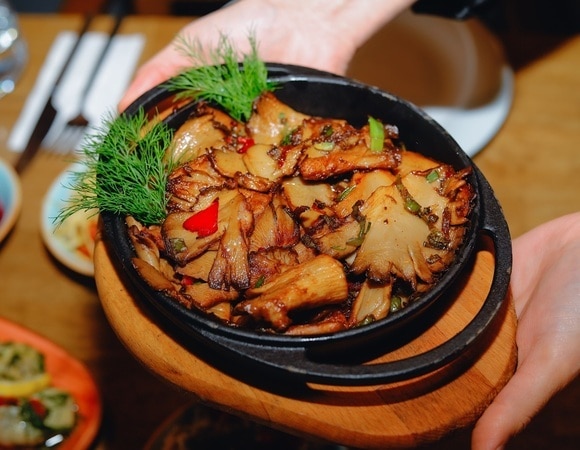 Жареные вешенки — как приготовить блюдо на сковороде всего за 20 минут