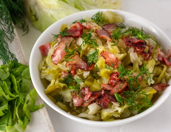 Капуста с беконом: готовим блюдо из 3 ингредиентов