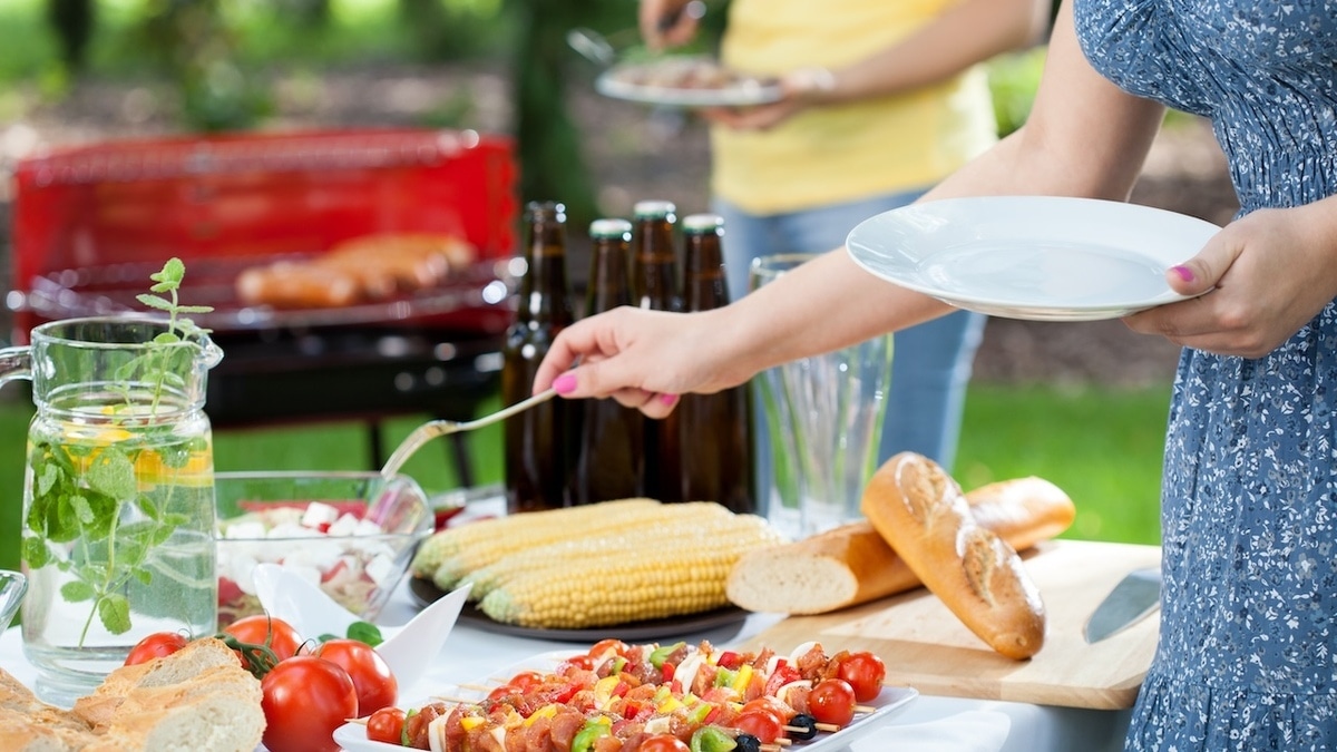 Пикник не закончится отравлением: технолог рассказала, что из еды взять на природу Пикник не закончится отравлением: технолог рассказала, что из еды взять на природу
