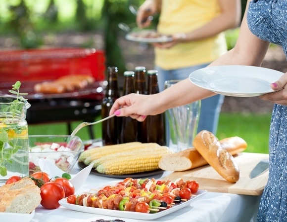 Пикник не закончится отравлением: технолог рассказала, что из еды взять на природу