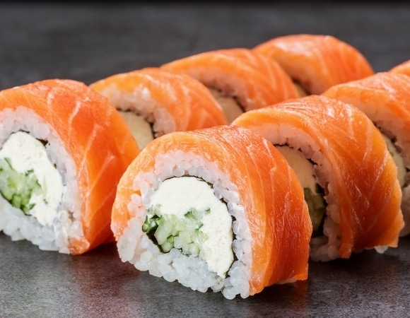 Лучше так, чем потом лечиться: правда ли, что в роллах и суши используется сырая рыба? Лучше так, чем потом лечиться: правда ли, что в роллах и суши используется сырая рыба?