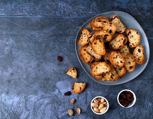 Как сушить сухари — два варианта на все случаи жизни