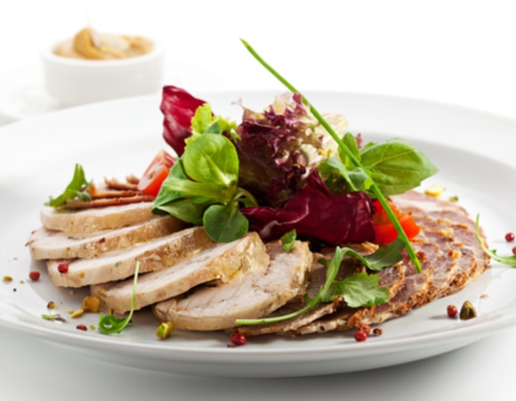 Нежный и пикантный: салат с говяжьим языком для особого случая