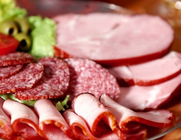 В России создали натуральный консервант, который заменит «химию» в мясных продуктах