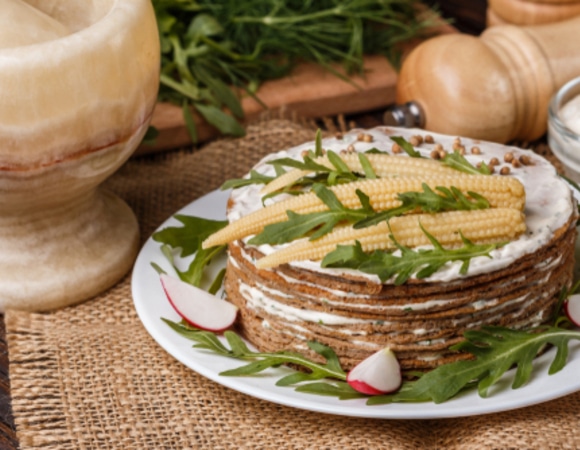 Печеночный торт с яблочным кремом: ПП-рецепт без майонеза