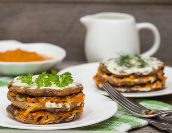 Мини-печеночные тортики: порционный рецепт для удобной подачи