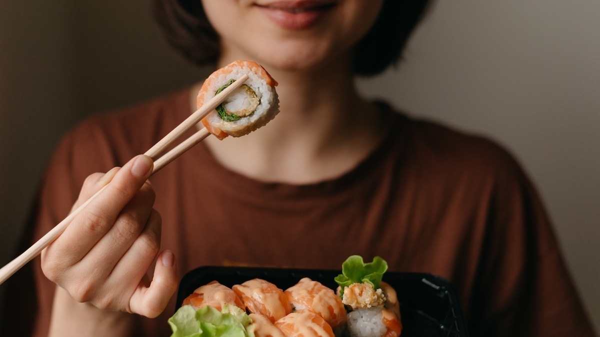 Японские шеф-повара сказали, какие роллы и суши есть нельзя Японские шеф-повара сказали, какие роллы и суши есть нельзя