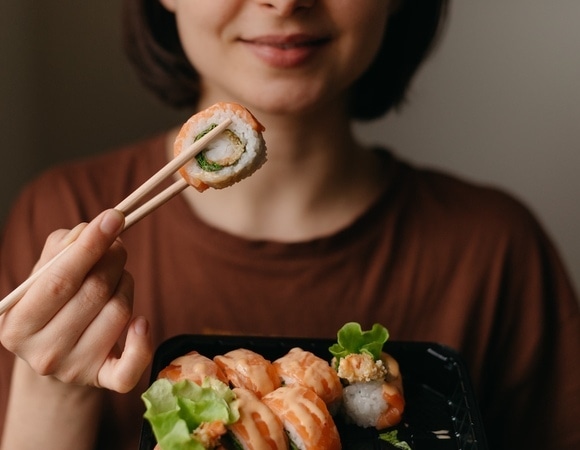 Японские шеф-повара сказали, какие роллы и суши есть нельзя 