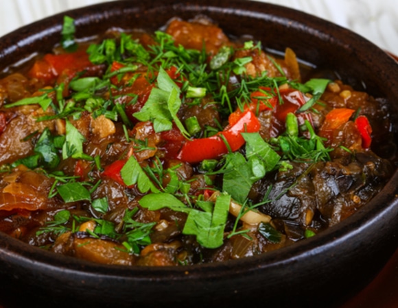 Аджапсандал на гриле: овощи с ароматом костра — идеальное дополнение к шашлыку