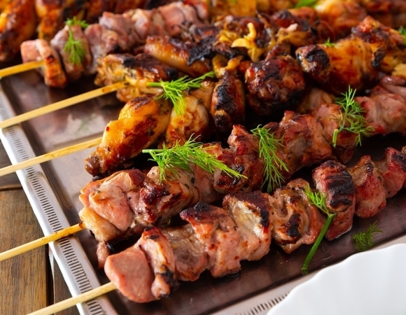 Никакого уксуса и лимона, редко — лук: шеф-повар раскрыл свой рецепт маринада для шашлыка из свинины Никакого уксуса и лимона, редко — лук: шеф-повар раскрыл свой рецепт маринада для шашлыка из свинины