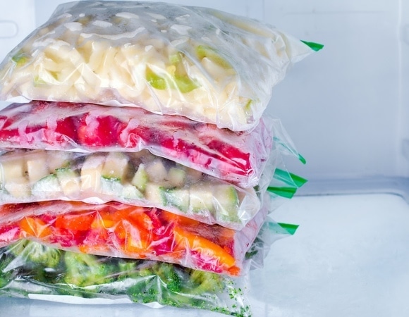 Эти заготовки нужно сделать в мае: нутрициолог подсказала, какие продукты заморозить и засушить на будущее