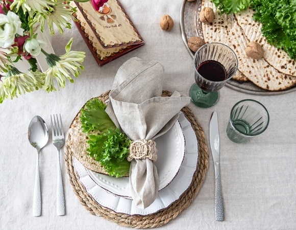 «Не пользуемся»: какие салфетки должны быть на столе по правилам этикета — бумажные, влажные или тканевые