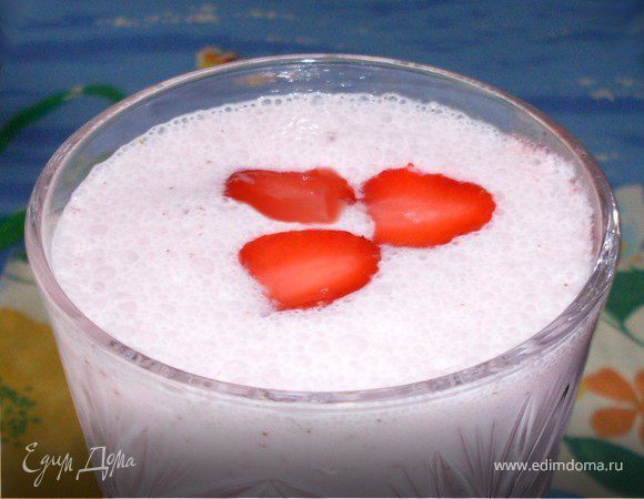 Клубничное наслаждение в бокале: готовим освежающий коктейль с мороженым