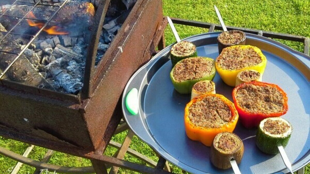Альтернатива шашлыку, достойная гурмана: овощной гриль с мясным фаршем