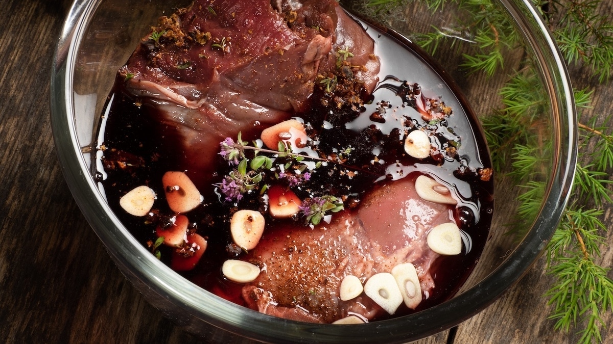 Красное или белое? Шеф-повар помог выбрать вино для вкусного шашлычного маринада
