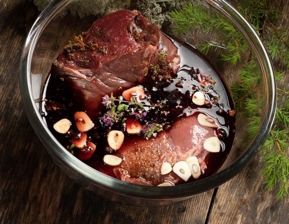 Красное или белое? Шеф-повар помог выбрать вино для вкусного шашлычного маринада