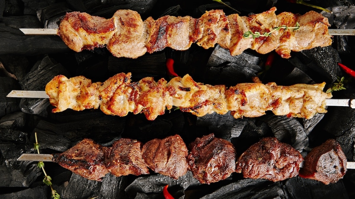 Шашлык с подвохом: 5 ошибок при мариновании, которые портят мясо