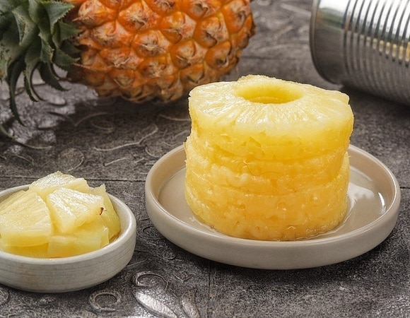 «Не в пользу»: стоит ли покупать консервированные фрукты, выяснили эксперты