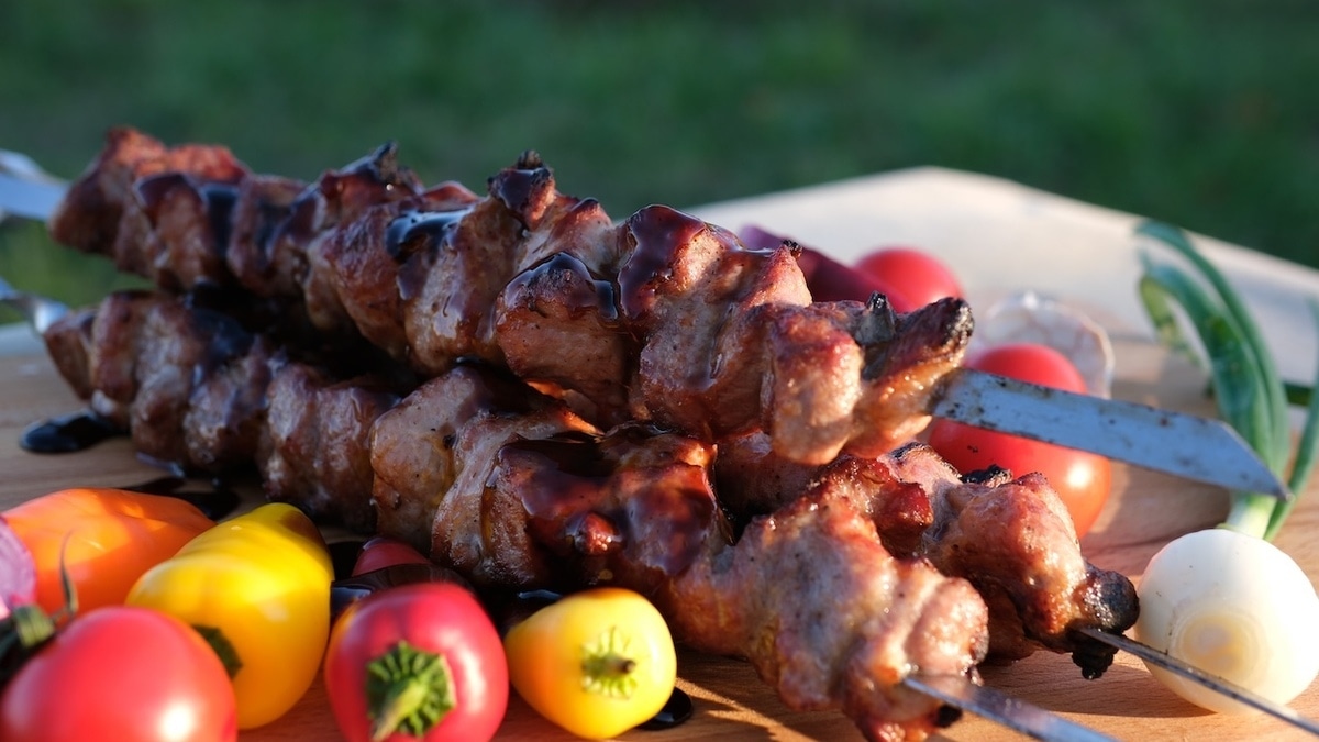 Из какого мяса получается самый полезный шашлык — 3 варианта, одобряемых врачом