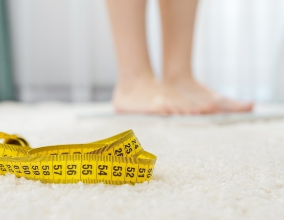 Почему резко худеть перед летом — плохая идея: эксперт раскрыла правду