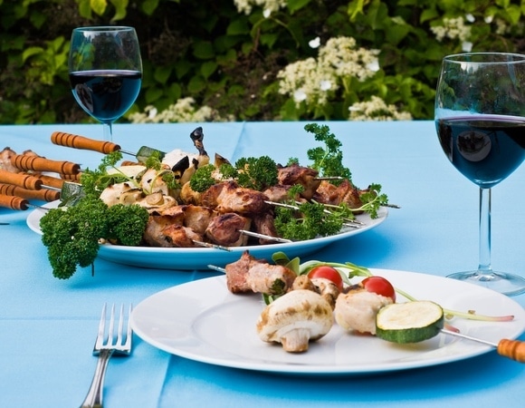Чем нужно запивать шашлык — диетолог советует повторять за жителями Кавказа