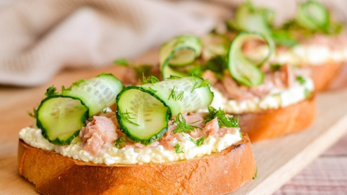 Итальянская закуска за считанные минуты: брускетта с тунцом