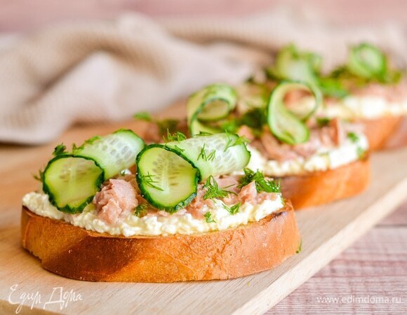 Итальянская закуска за считанные минуты: брускетта с тунцом