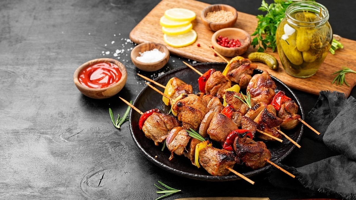 Шашлык из свинины на шпажках в духовке — как приготовить популярное блюдо, не выходя из дома Шашлык из свинины на шпажках в духовке — как приготовить популярное блюдо, не выходя из дома