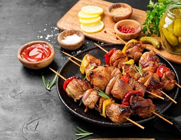 Шашлык из свинины на шпажках в духовке — как приготовить популярное блюдо, не выходя из дома Шашлык из свинины на шпажках в духовке — как приготовить популярное блюдо, не выходя из дома