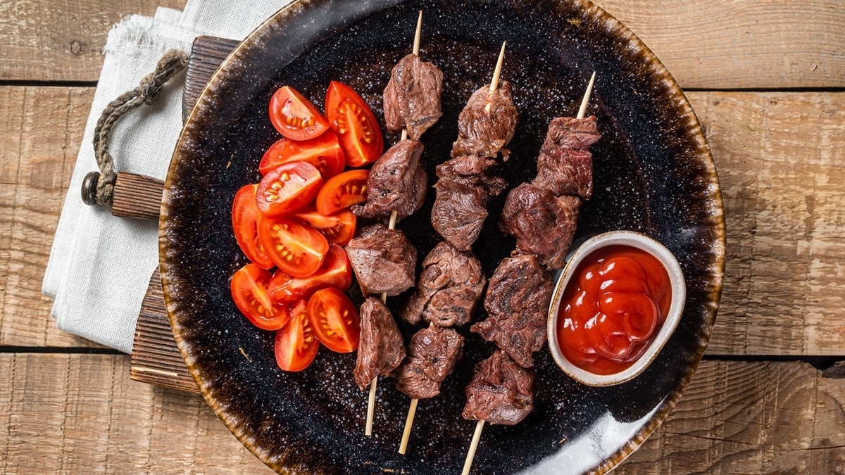 Взрыв вкуса: как создать идеальный соус к шашлыку своими руками