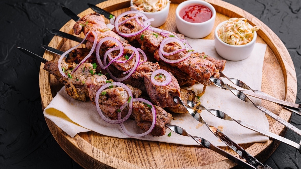 Маринованный лук к шашлыку с уксусом: легкий рецепт для особого вкуса Маринованный лук к шашлыку с уксусом: легкий рецепт для особого вкуса