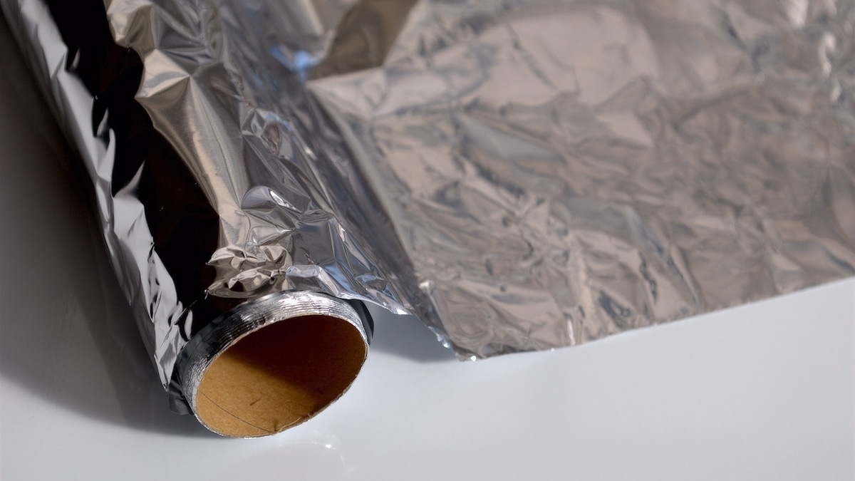 Так нельзя: вот как не стоит использовать фольгу на кухне Так нельзя: вот как не стоит использовать фольгу на кухне