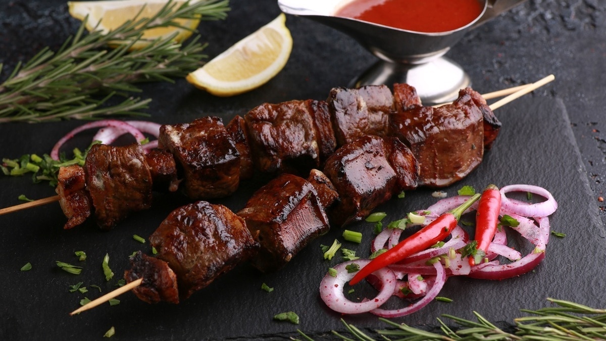 Маринованный лук для шашлыка: добавьте вкуса вашему блюду