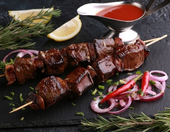 Маринованный лук для шашлыка: добавьте вкуса вашему блюду