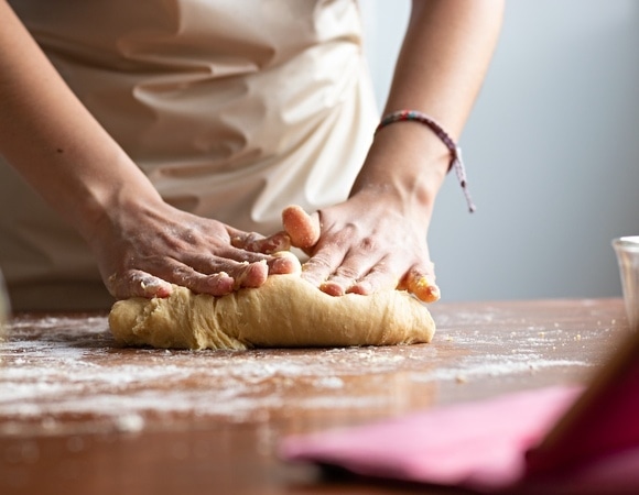 «Спойте песню про любовь»: шеф-повар рассказал, как замесить идеальное тесто 