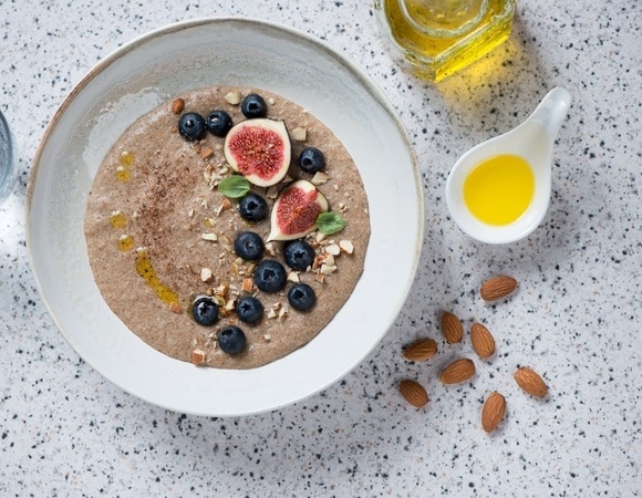 Чем полезна льняная каша — очистит организм от шлаков, а волосы сделает блестящими