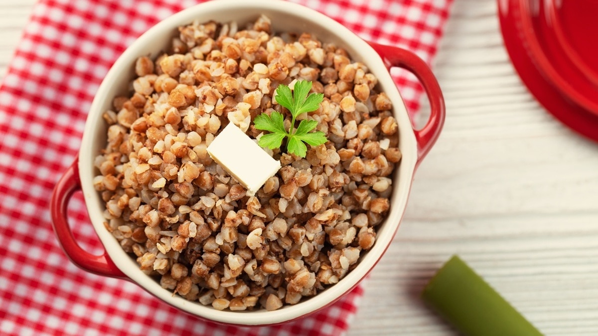 Чем полезна гречневая каша? Это незаменимый продукт в рационе, и вот почему