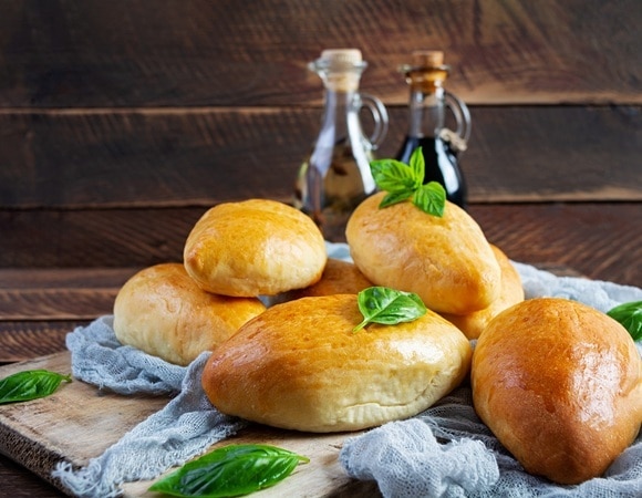 Пирожки с зеленью: как лучше приготовить начинку 