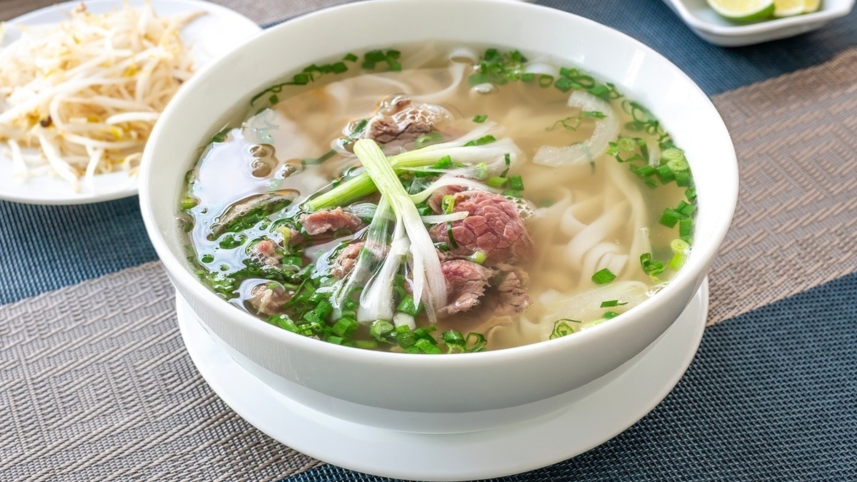 Крупная или мелкая — какой солью нужно солить суп