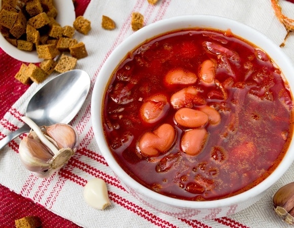 На каком этапе в борщ нужно добавлять фасоль — есть несколько нюансов На каком этапе в борщ нужно добавлять фасоль — есть несколько нюансов